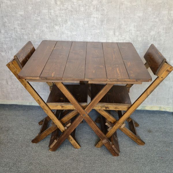 میز چوبی تاشو ضد آب با طراحی زیبا، در دو سایز 70x70 و 90x90، مناسب برای استفاده در فضای باز مانند تراس، حیاط و ویلا